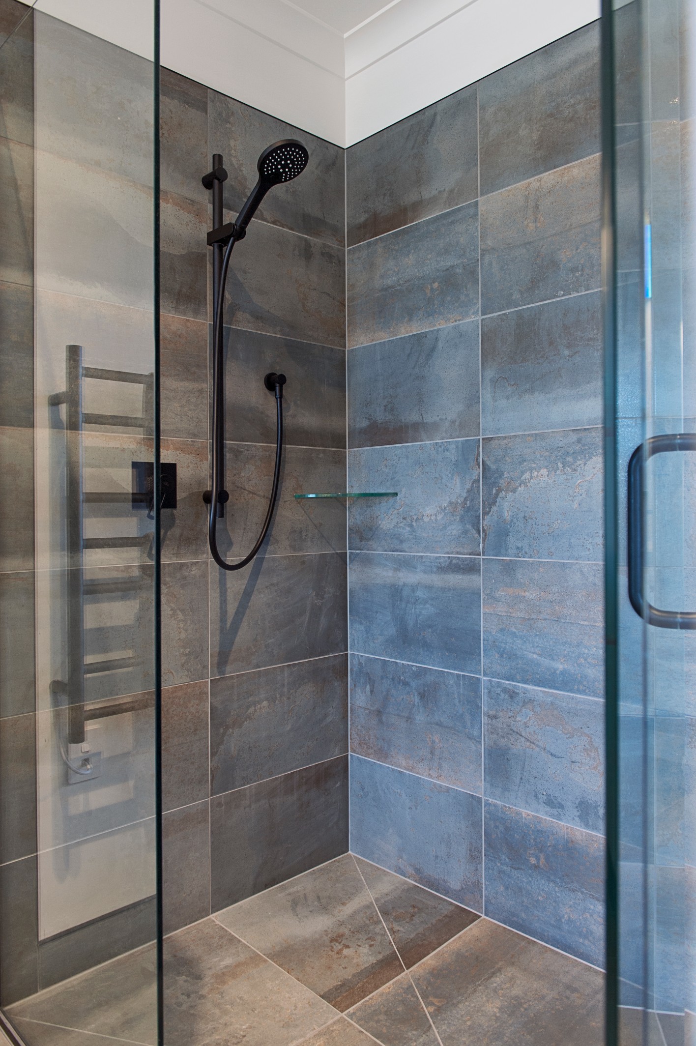  This fully tiled shower makes cleaning a breeze